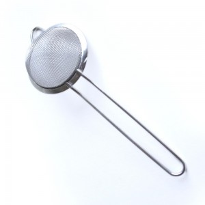 https://www.bazari.fr/5539-thickbox/ecumoire-inox-tamis-fin-15-cm.jpg