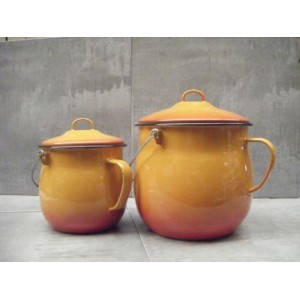 https://www.bazari.fr/7-thickbox/pot-emaille-orange-de-6-litres.jpg