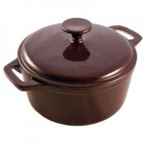 https://www.bazari.fr/7796-thickbox/cocotte-ronde-fonte-28-cm-aubergine-baumalu.jpg