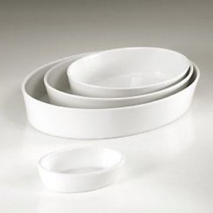 https://www.bazari.fr/8122-thickbox/plat-ovale-sabot-porcelaine-blanche-n5-samie.jpg